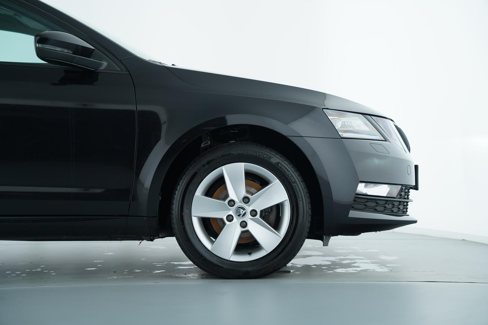 Skoda OCTAVIA COMBI TOUR 1.5TSI SCHECKHEFTGEPFLEGT uvm