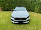 Mercedes-Benz 250 - Mercedes-Benz 250 mit Benzin-Antrieb: Limousine
