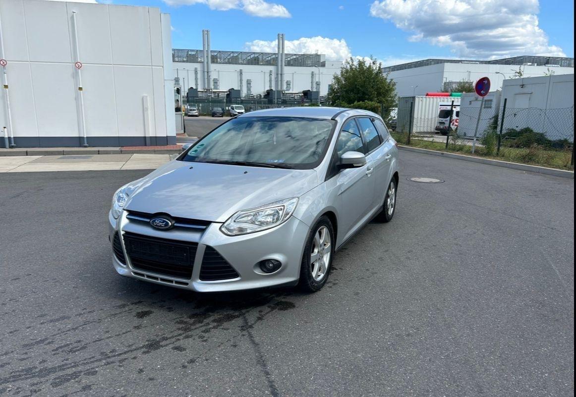 Ford Focus 2012 — вигляд ззаду