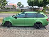 Skoda Octavia 2.0 TSI DSG RS Combi RS - Skoda Octavia: Grün, RS