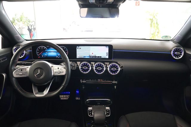 Mercedes-Benz A220 4Matic AMG Line PANO AMBIENTE MULTIBEAM