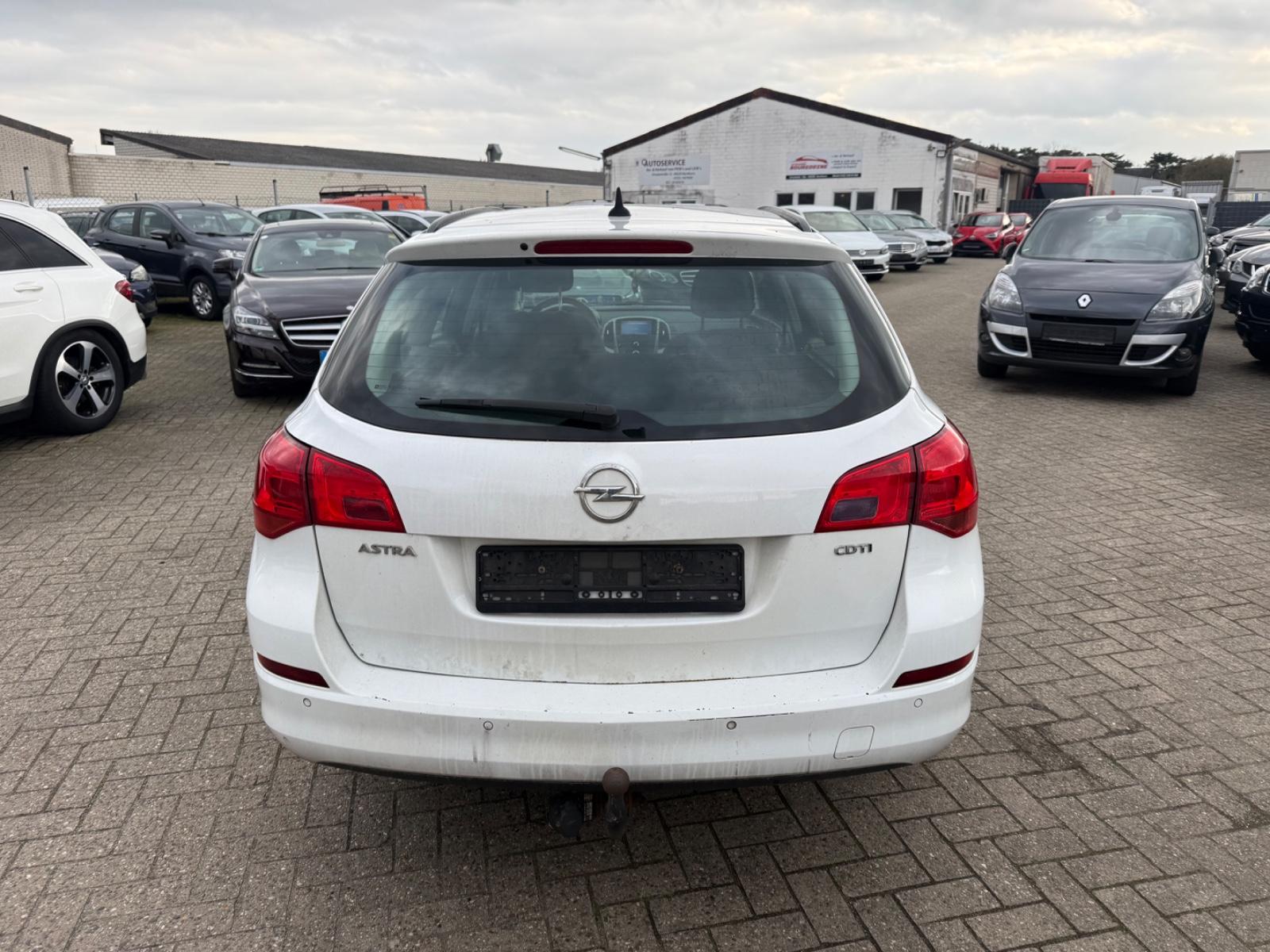 Opel Astra 2012 — photo 8