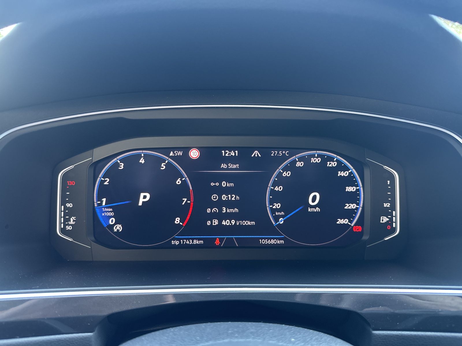 Fahrzeugabbildung Volkswagen Tiguan 4M R-Line Black NAV+MATRIX+ACC+AHK+VCOCKP