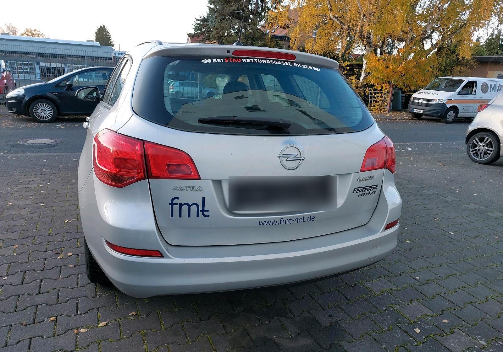 Opel Astra 2011 — photo 6