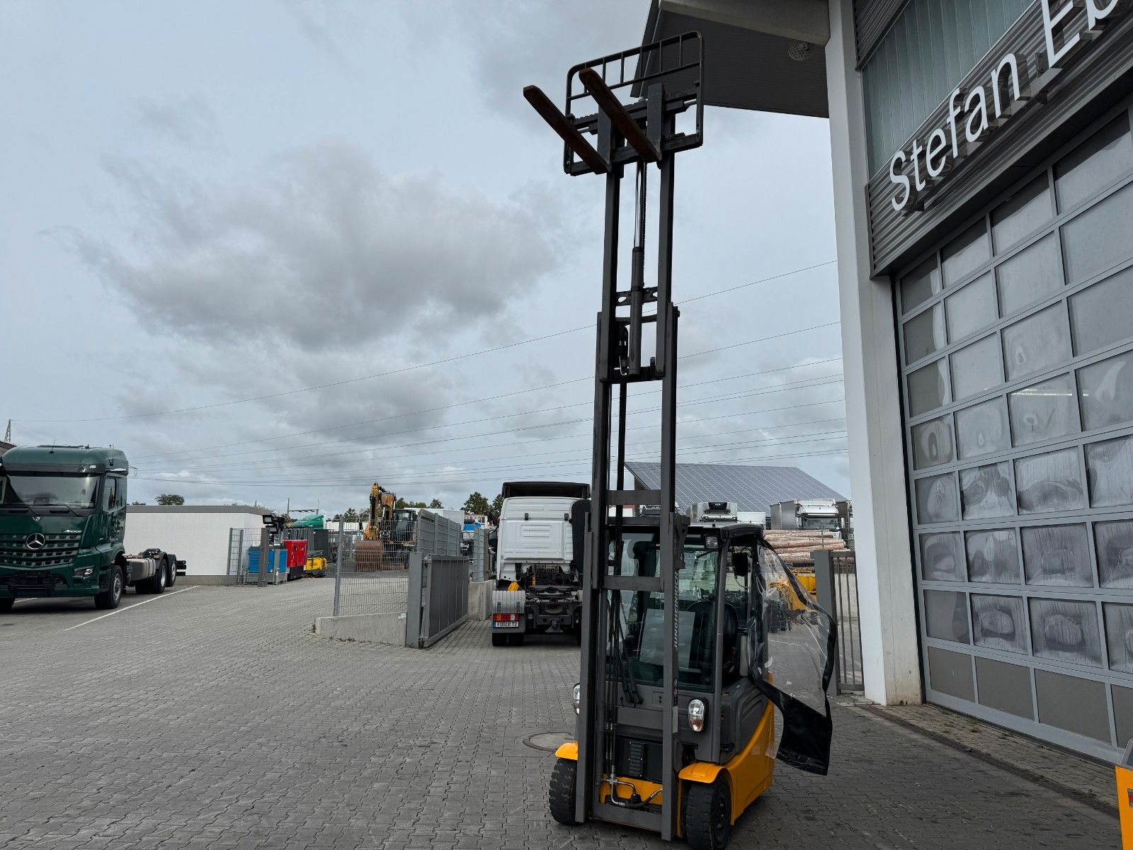 Fahrzeugabbildung Jungheinrich EFG 215 / Triplex: 4.25m! / SS / nur 3.298h!