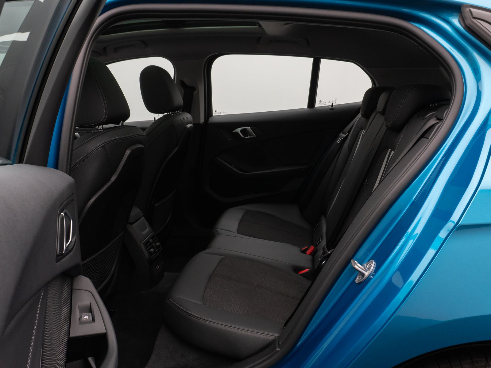 Fahrzeugabbildung BMW 118i Panorama Kamera Lenkrhzg DAB Komfort Sport