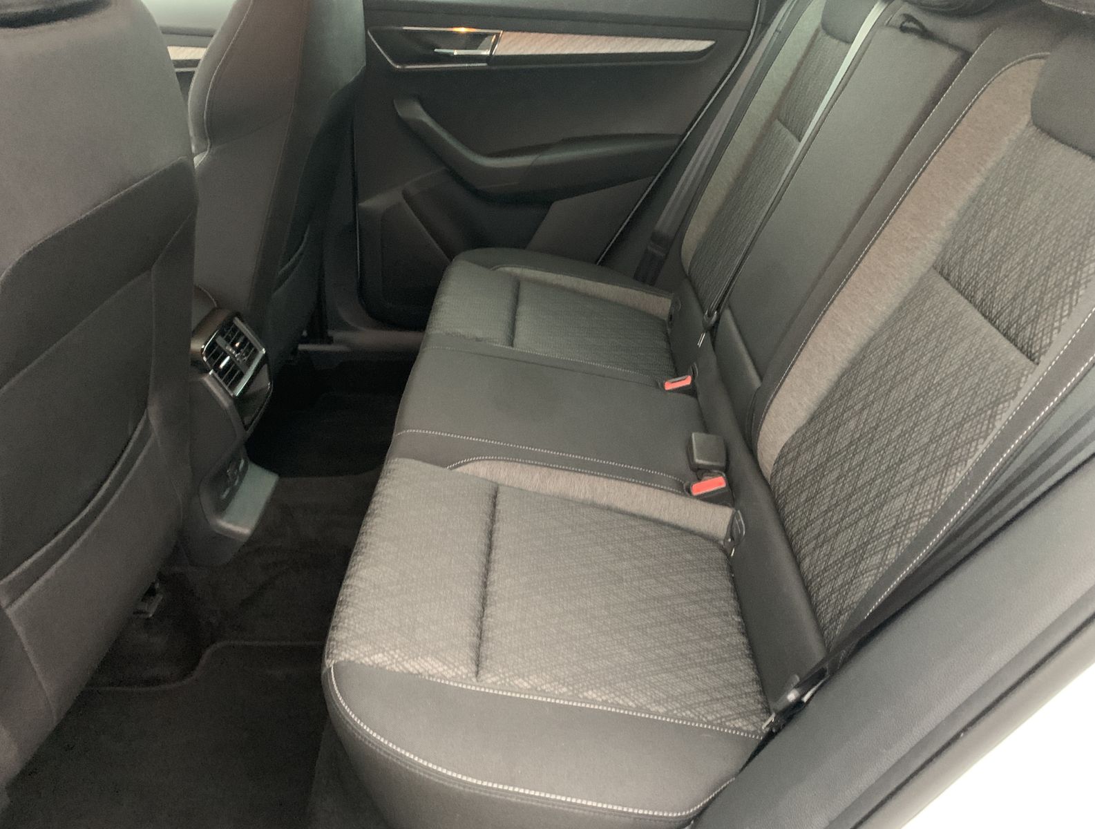 Fahrzeugabbildung SKODA Karoq 2.0 TDI*4x4*LED*Cam*ACC*Navi*PDC*Spur*