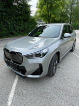 BMW iX1 xDrive30 - FACELIFT M-Sportpaket LED AHK - BMW iX1 von privat