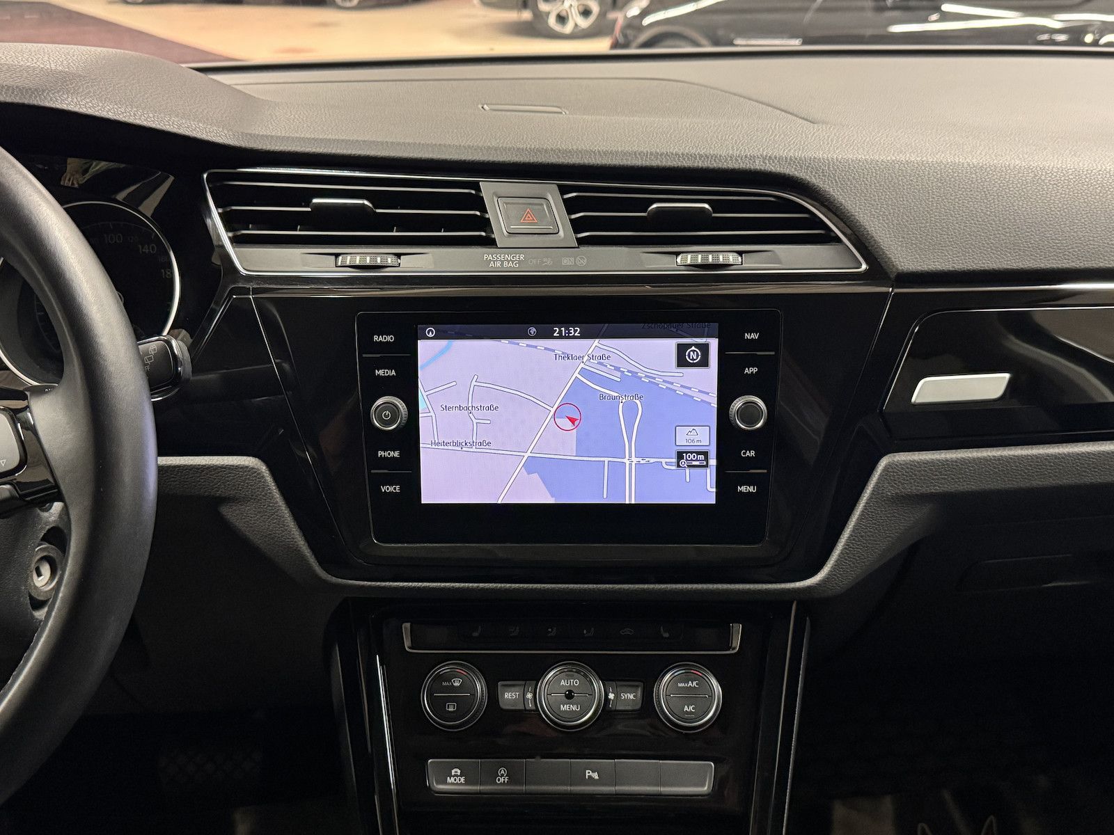 Fahrzeugabbildung Volkswagen Touran 1.5TSI Highline DSG/LED/Navi/ACC/bhz.FS/