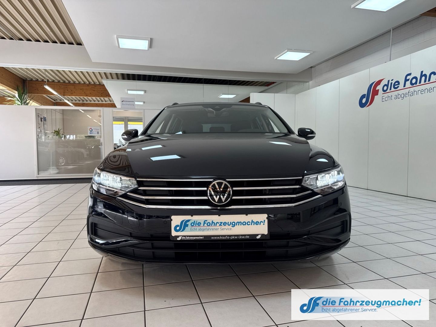 Fahrzeugabbildung Volkswagen Passat Variant Conceptline sch.AHK Navi LED ACC