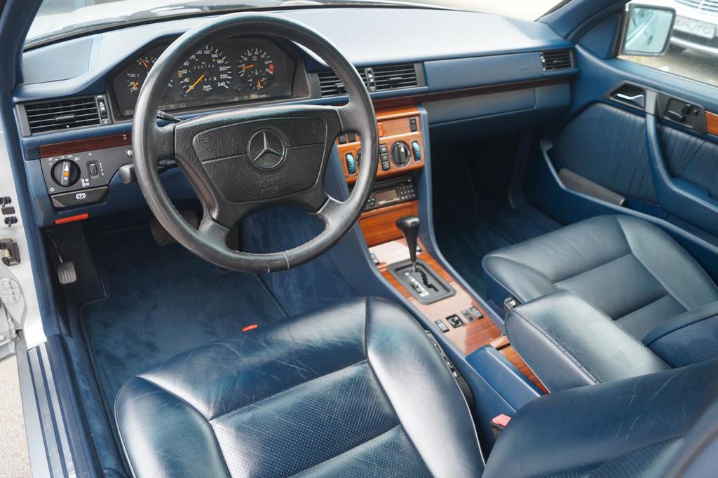 Mercedes-Benz CE 300