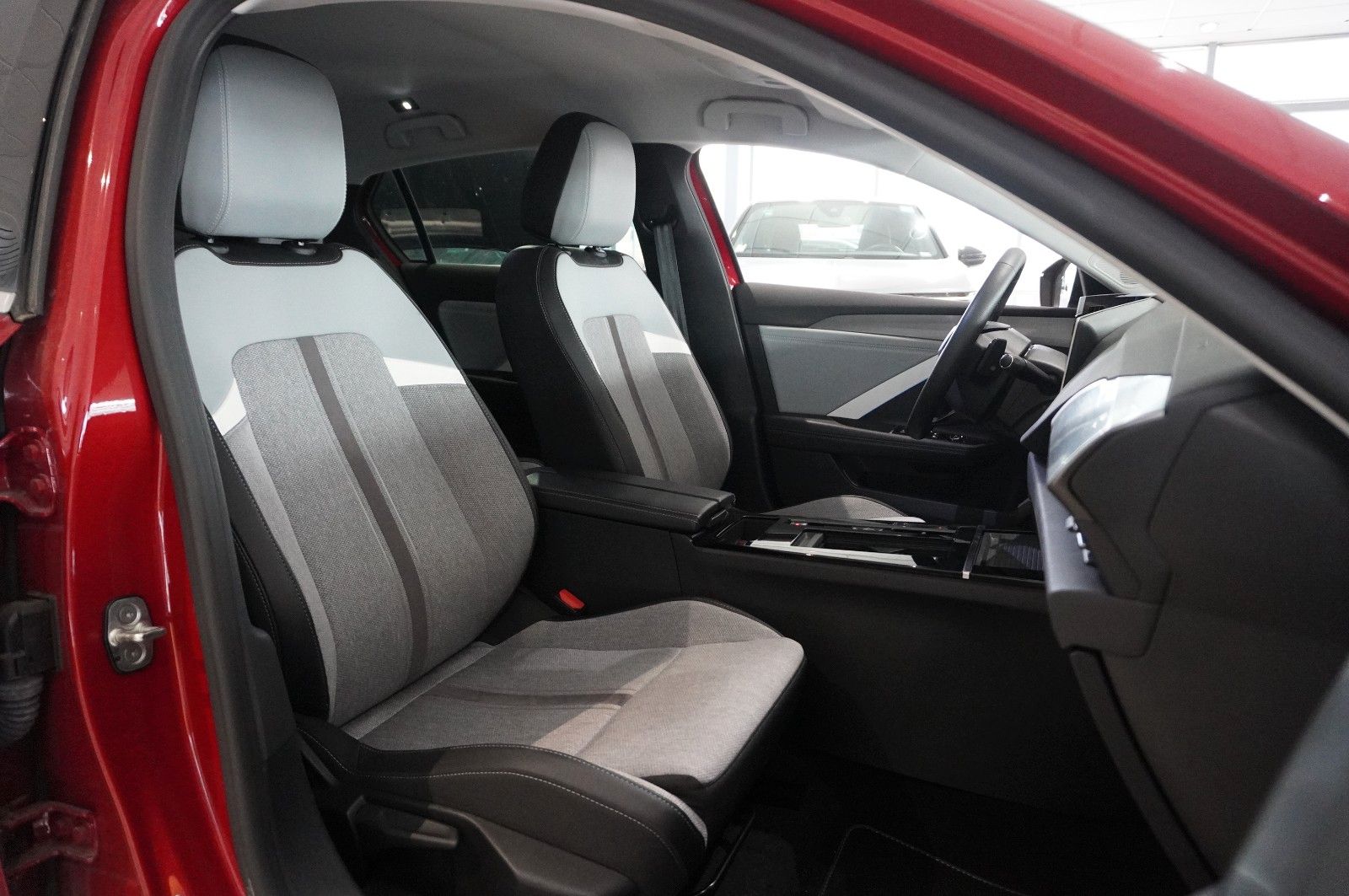 Fahrzeugabbildung Opel Astra L Lim. 1.6 HYBRID ELEGANCE NAVI/LED/KAMERA