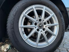 MERCEDES-BENZ B 180/ LENKRADHEIZUNG/ LED/ NAVI/ SPURASSISTENT MERCEDES-BENZ B 180/ LENKRADHEIZUNG/ LED/ NAVI/ SPURASSISTENT