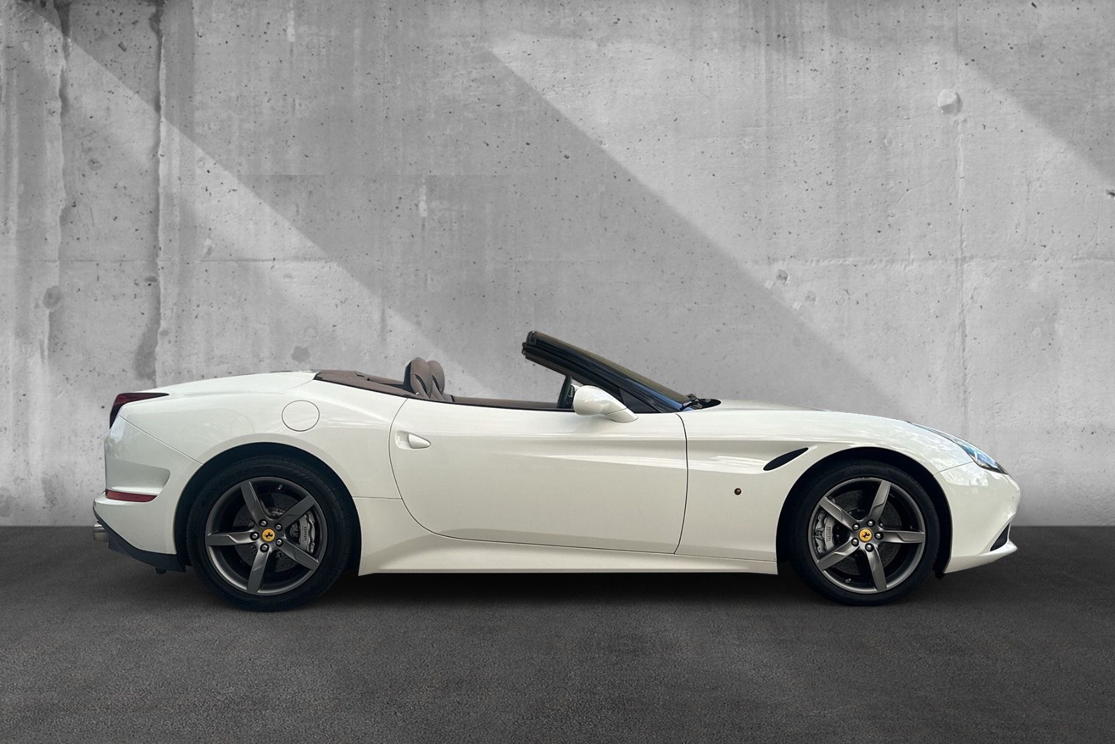 Fahrzeugabbildung Ferrari California T*BiColor*Dt Auto*Diamond Stitching
