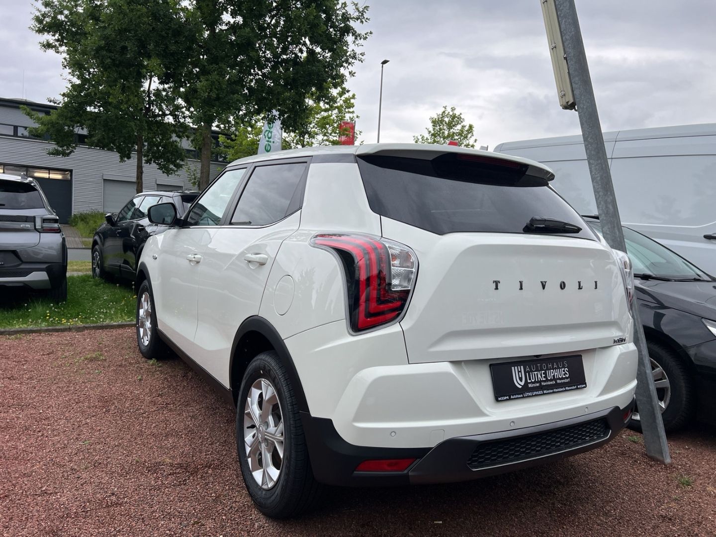Fahrzeugabbildung KGM Tivoli Nomad MT Navi CarPlay DAB SHZ Spurhalte.