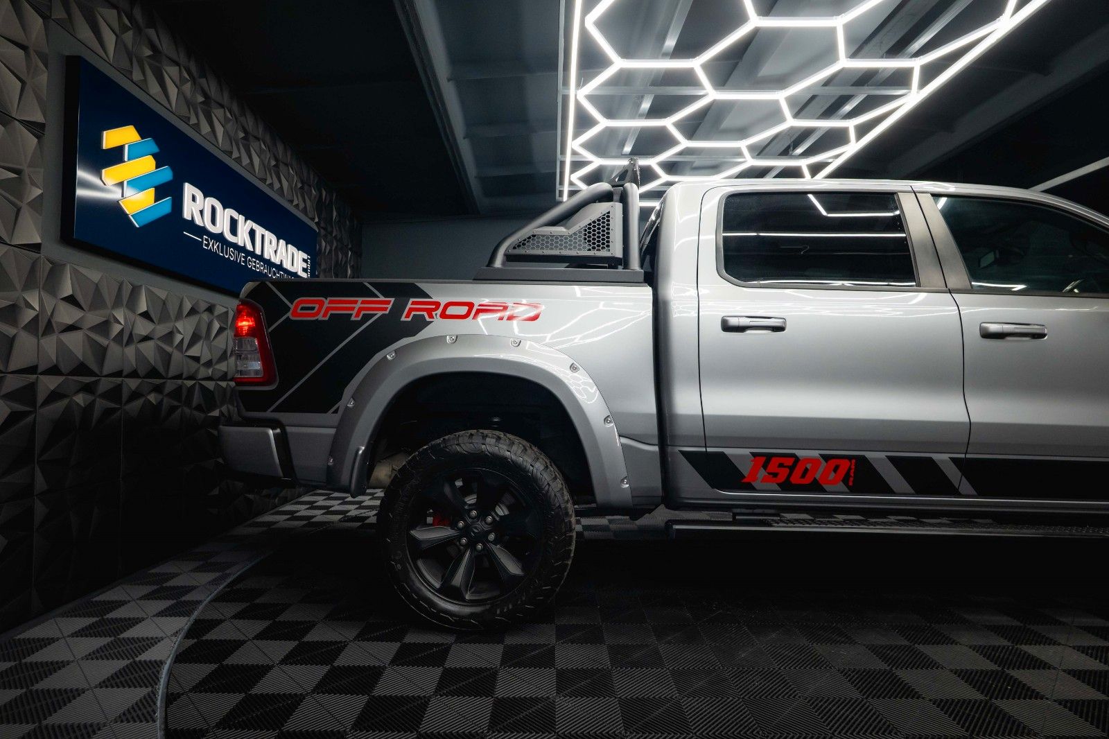 Fahrzeugabbildung Dodge RAM 5.7 V8 HEMI 4x4 OFFROAD NightPaket AXLE LOCK