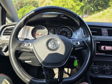 Volkswagen Golf - 10