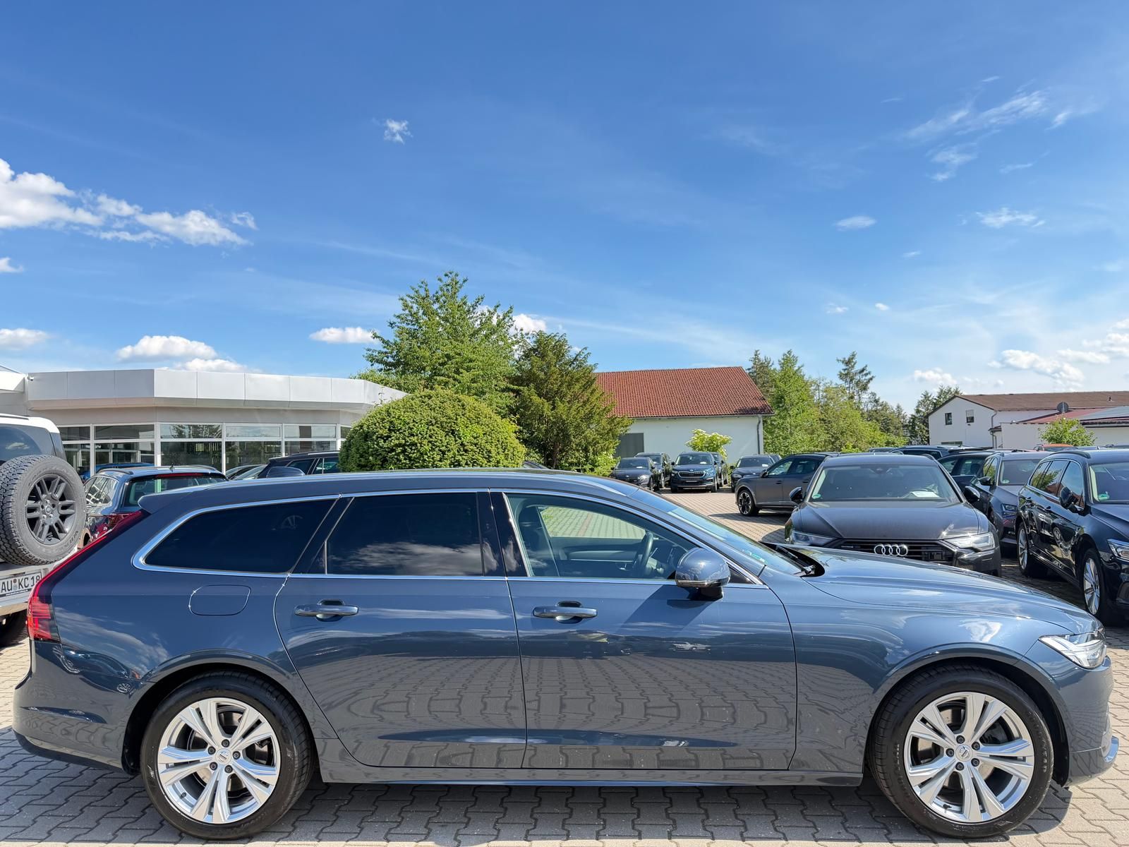 Volvo V90 B4 Diesel Momentum Pro AHK Kamera Navi Leder foto 5