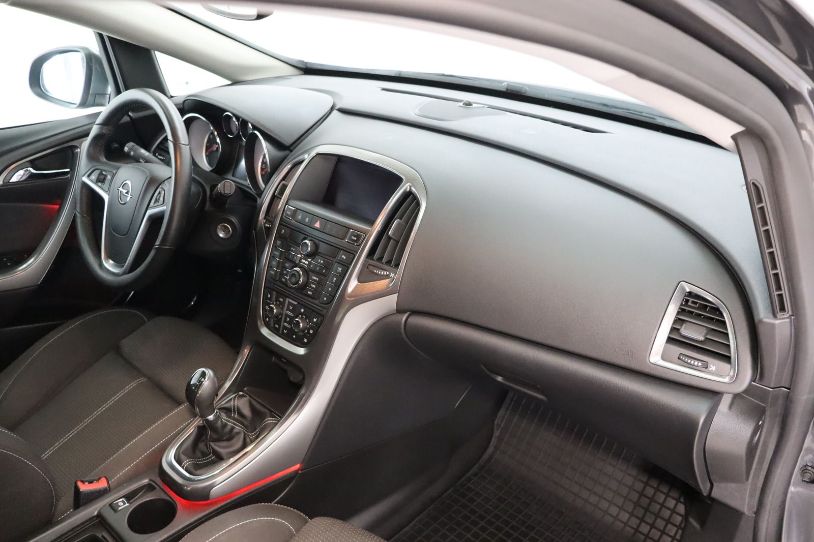Fahrzeugabbildung Opel Astra J 1.6 Turbo Innovation * 1. Hd. * wenig Km