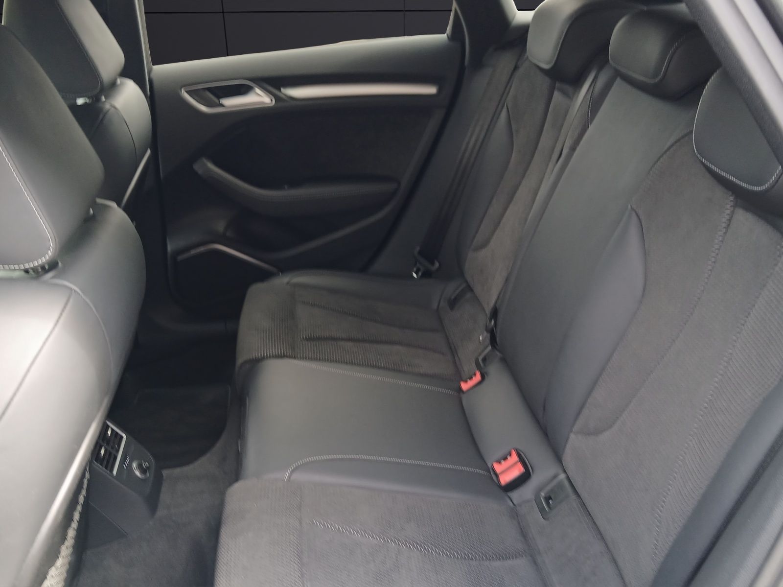 Fahrzeugabbildung Audi A3 Sportback 40 e-tron sport Matrix Navi ACC RFK