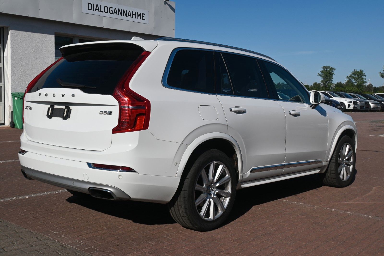 Fahrzeugabbildung Volvo XC90 INSCR* AWD *PANO*NAV*LED*ACC*STHZ*AHK*7Si