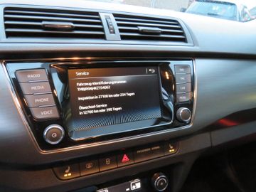 Fahrzeugabbildung SKODA Fabia Combi Style NAVI DAB PDC TELVOR 1.H