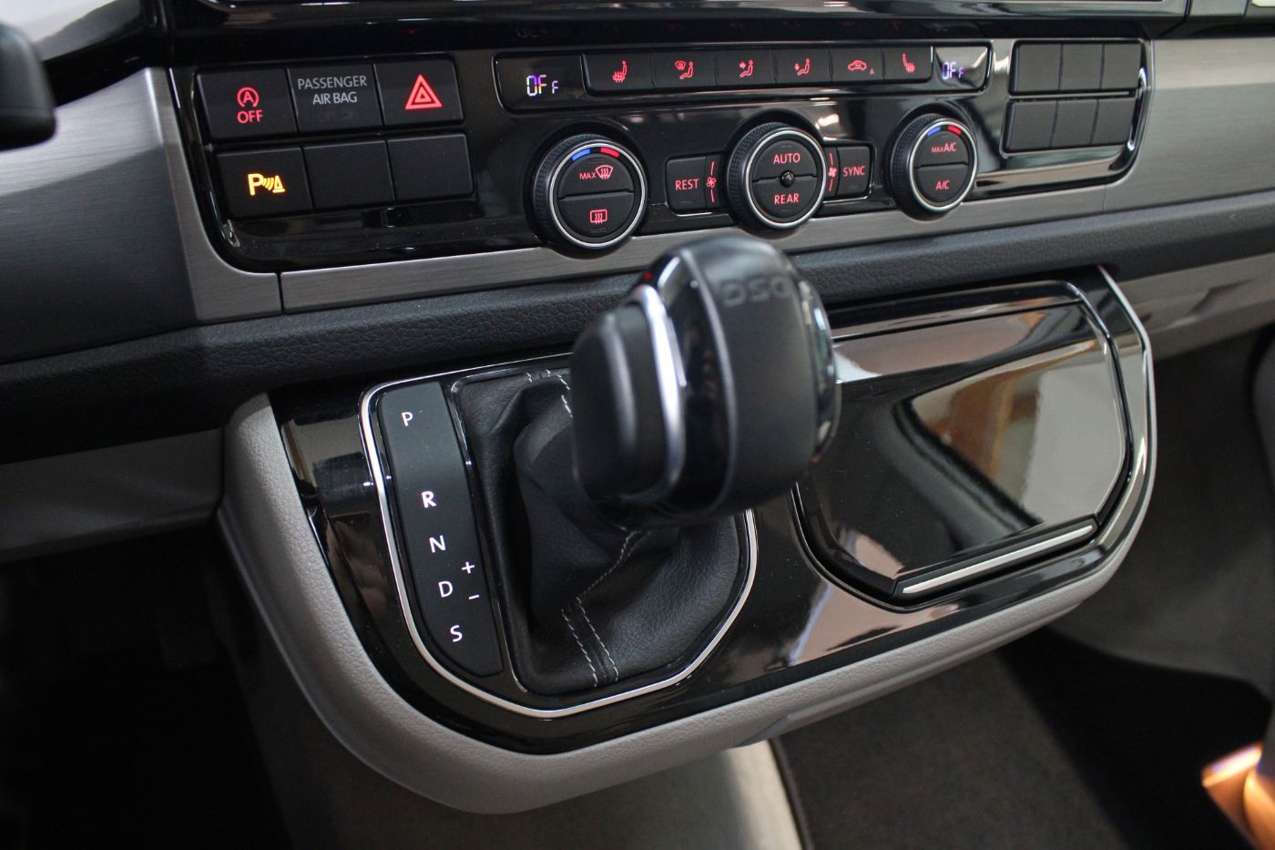Volkswagen T6 2.0 TDI California Coast Edition AHK RCam ACC foto 21