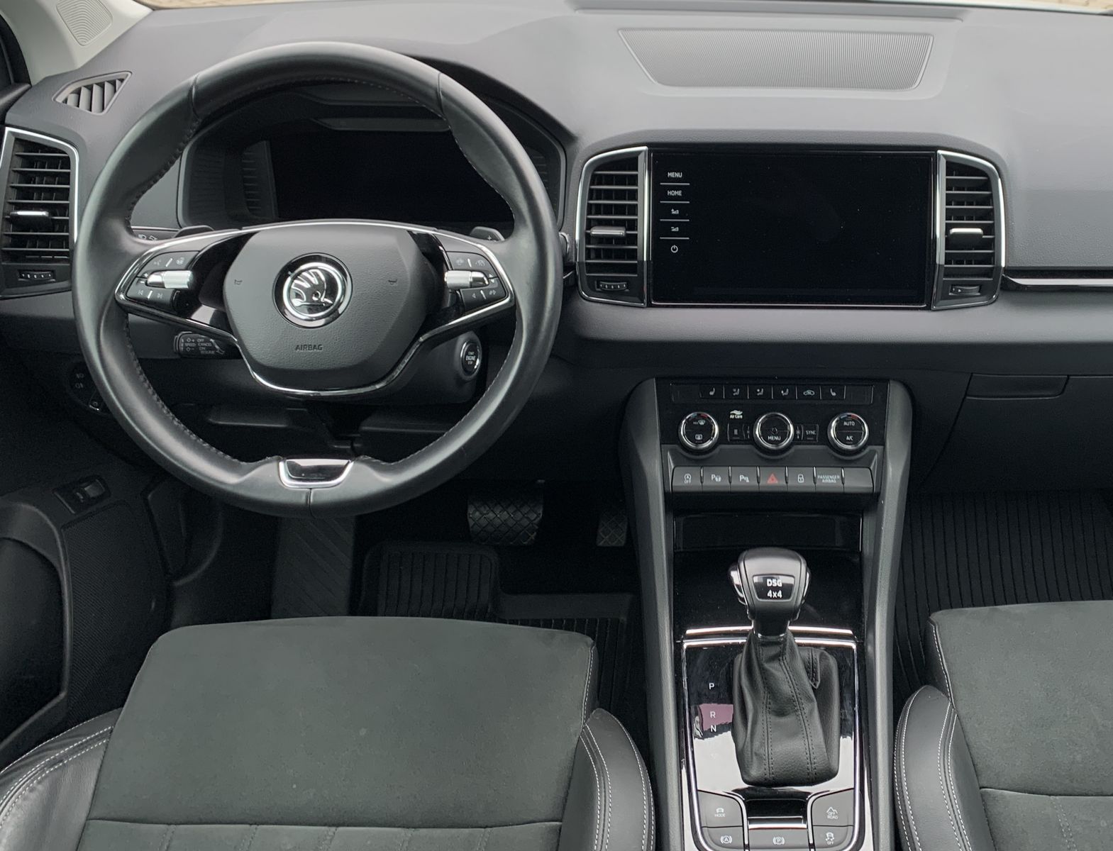 Fahrzeugabbildung SKODA Karoq 2.0 TDI*4x4*Alcantara*AHK*STHZ*CANTON*Cam*