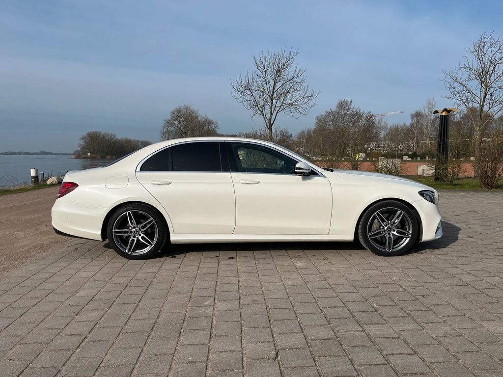 Image of Mercedes-Benz E 200