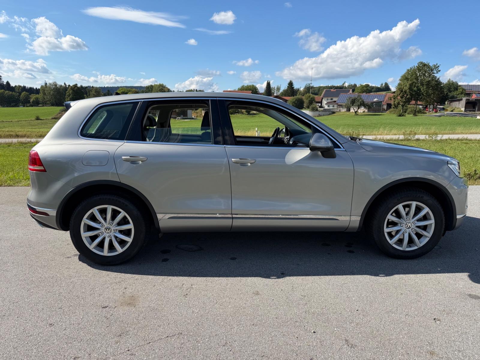 Volkswagen Touareg 3.0 V6 TDI 262ch - Carnet entretien - Attelage - ACC - Bi-xénon