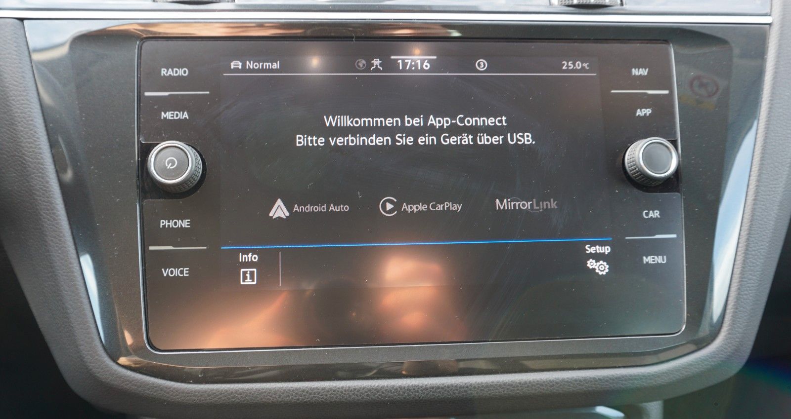 Fahrzeugabbildung Volkswagen Tiguan Elegance 4M, Kamera, Navi, AHK, IQ.Light