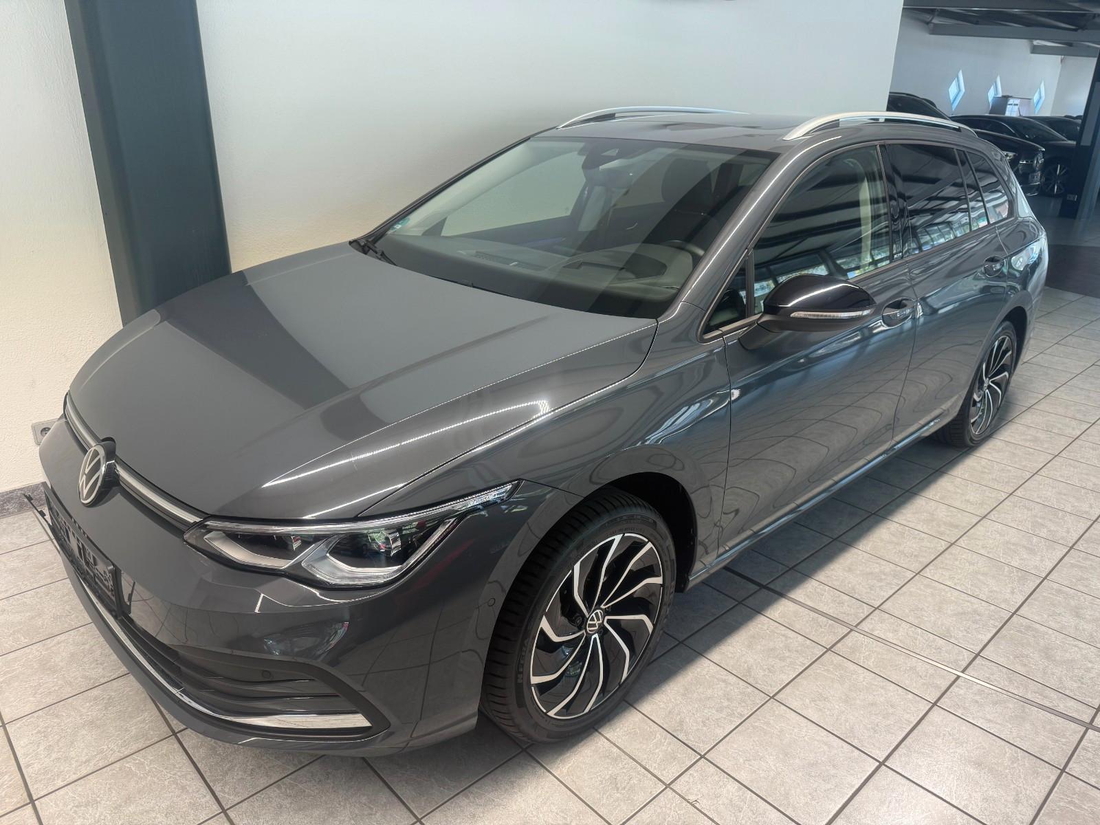 Volkswagen Golf VIII Variant Active Head-Up Standh AHK Pano