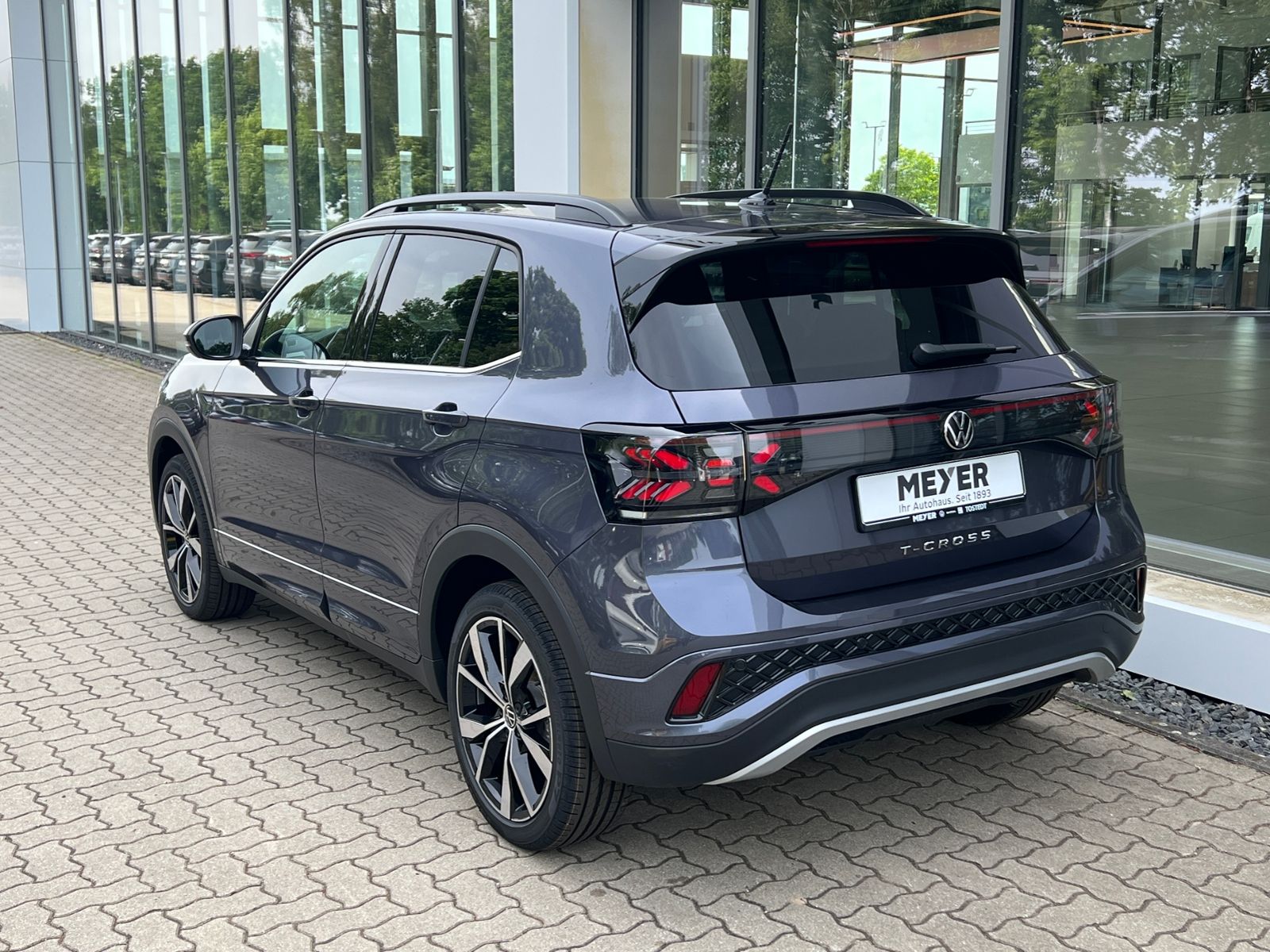 Fahrzeugabbildung Volkswagen T-Cross R-Line 1.5 TSI DSG *AHK, IQ.LIGHT, ACC,