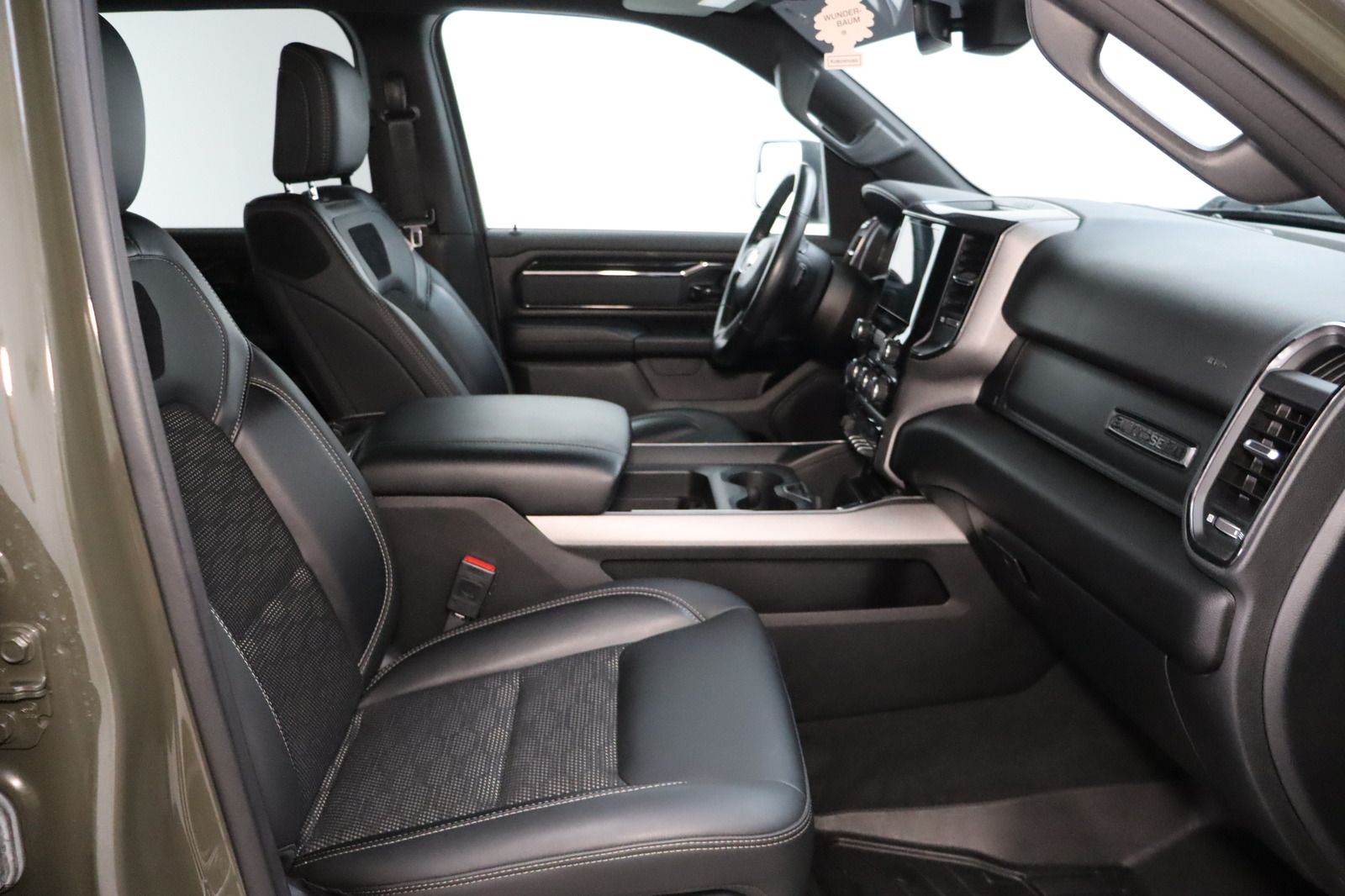 Fahrzeugabbildung Dodge Ram 1500 5.7 V8 Crew Cab Big Horn * Built to Ser