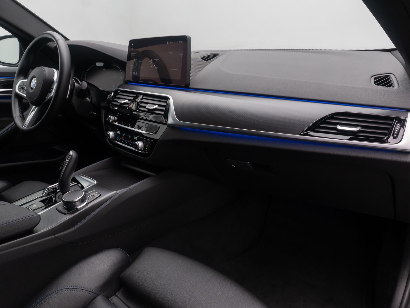 Fahrzeugabbildung BMW 520d M Sport Kamera DAB HUD 4xKlima HiFi 19Zoll