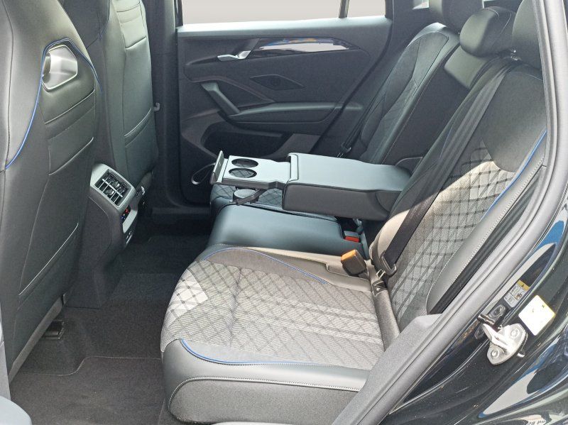 Fahrzeugabbildung Volkswagen Tiguan 1.5 TSI eHybrid R-Line DSG+  AHK+NAVI+MAT
