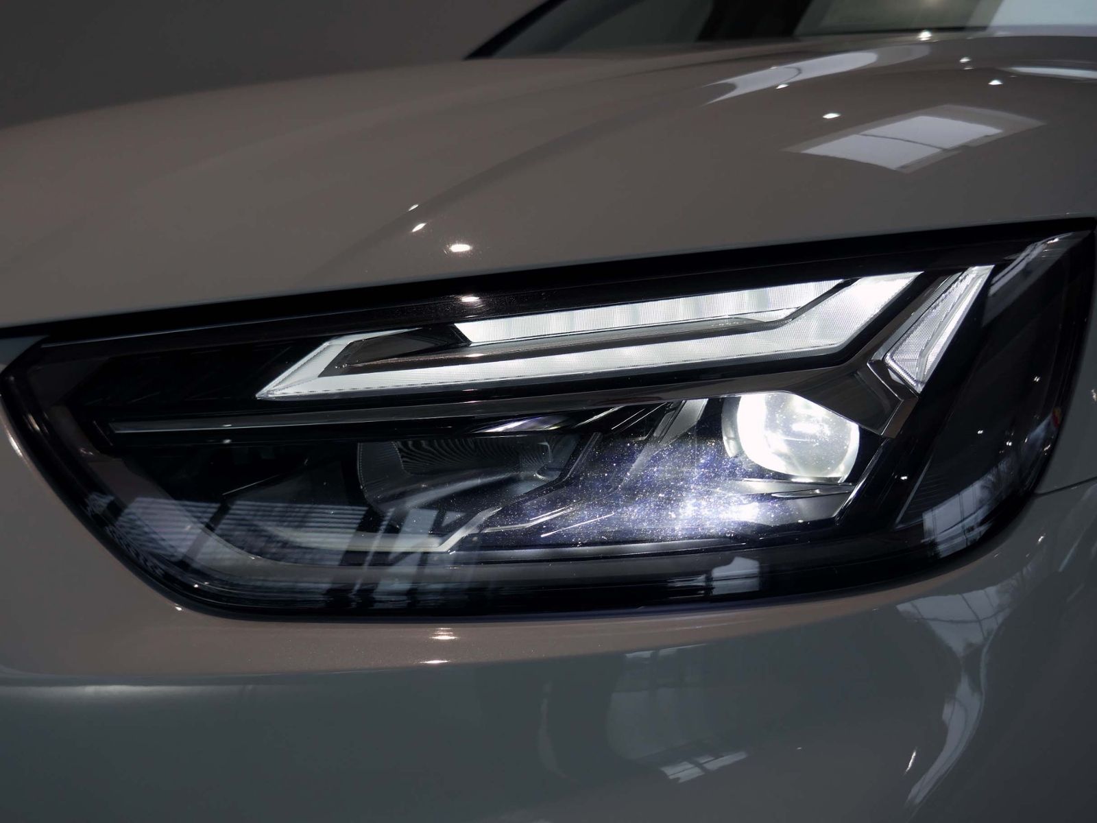 Fahrzeugabbildung Audi Q5 40 quattro 2.0 TDI S-tronic | LED Standhzg.