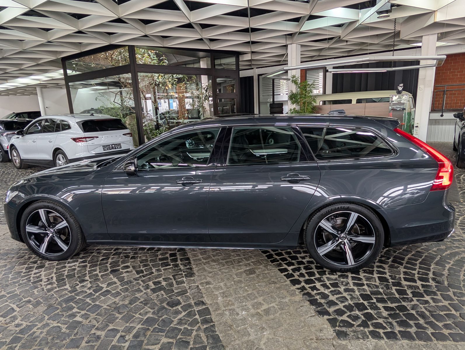 Fahrzeugabbildung Volvo V90 R Design VIRT MEMO KAM SHZ LEDER LED APP 19"