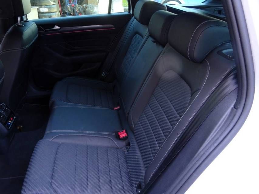 Fahrzeugabbildung Volkswagen Passat Variant 2.0 TDI 4Motion R-Line Business A