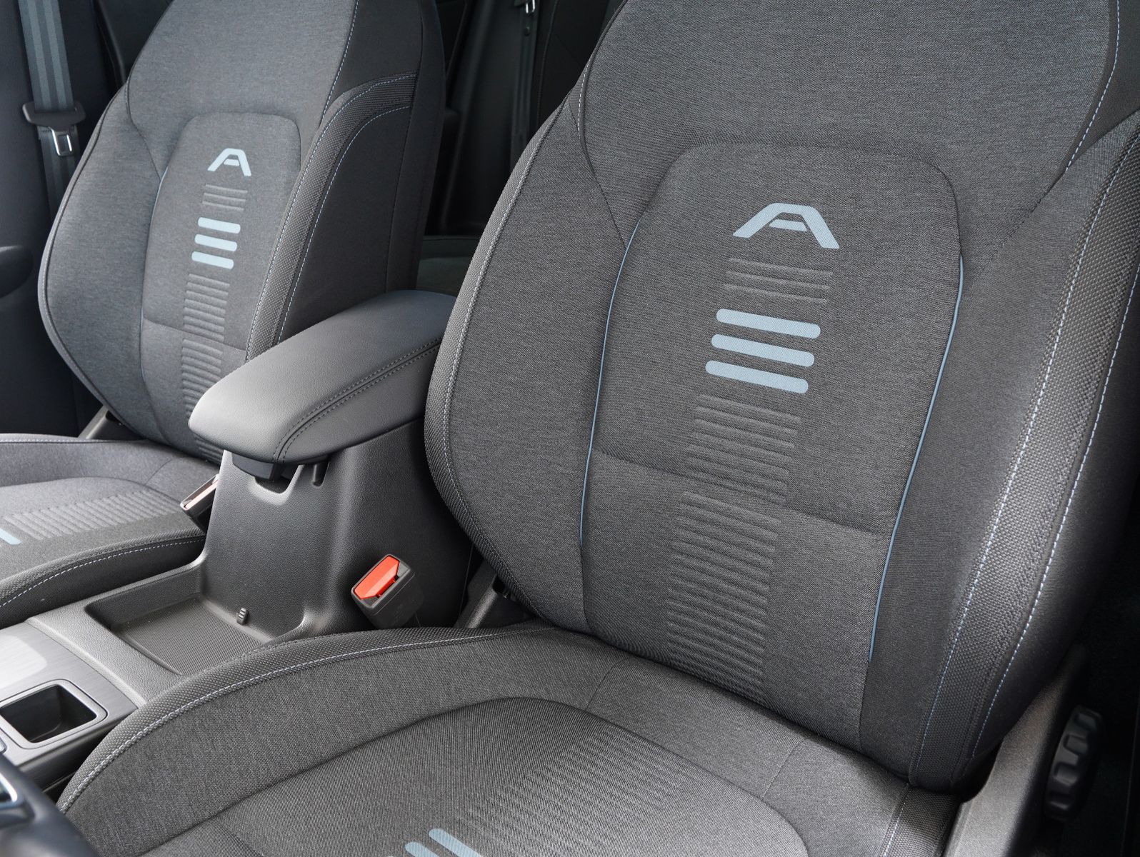 Fahrzeugabbildung Ford Focus Turnier 1.5 EcoBlue Active LED/ACC/AHK