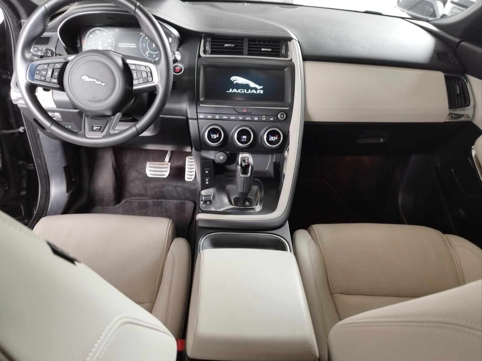 Fahrzeugabbildung Jaguar E-PACE D240 R-Dynamic HSE AWD Head-Up-Display