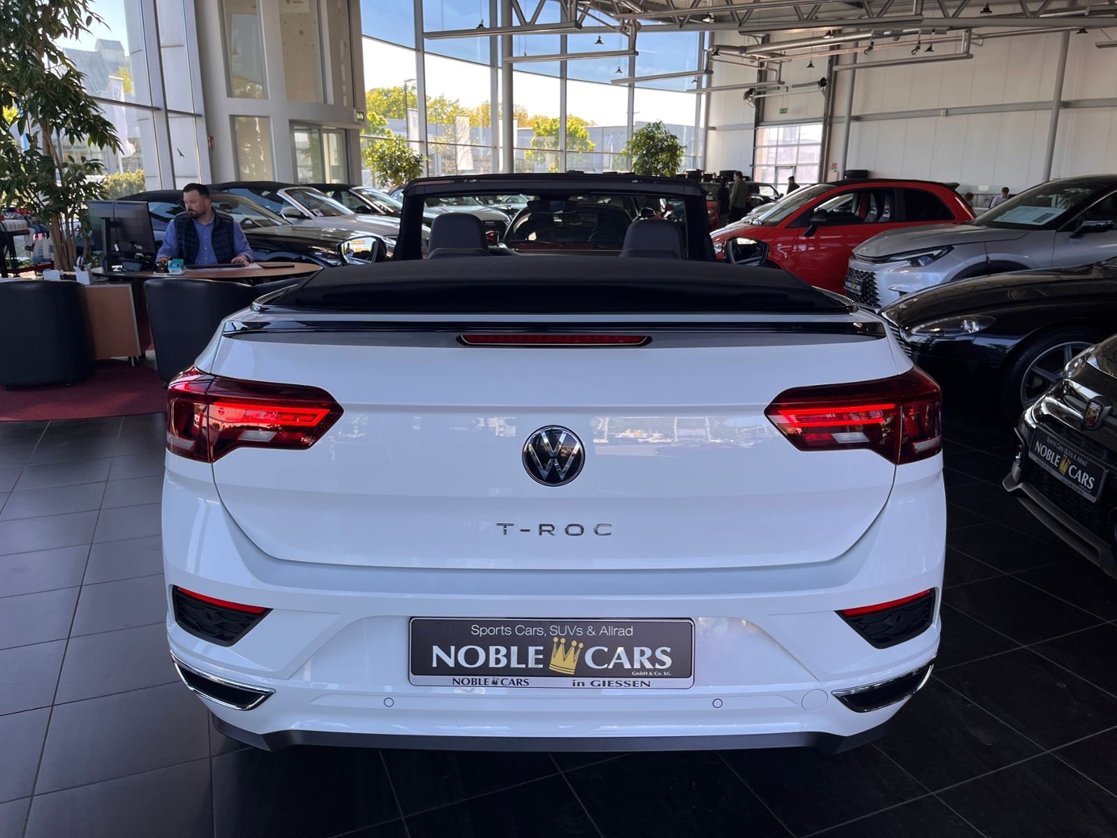 Fahrzeugabbildung Volkswagen T-Roc Cabriolet  R-Line Black ACC LED NAV RFK