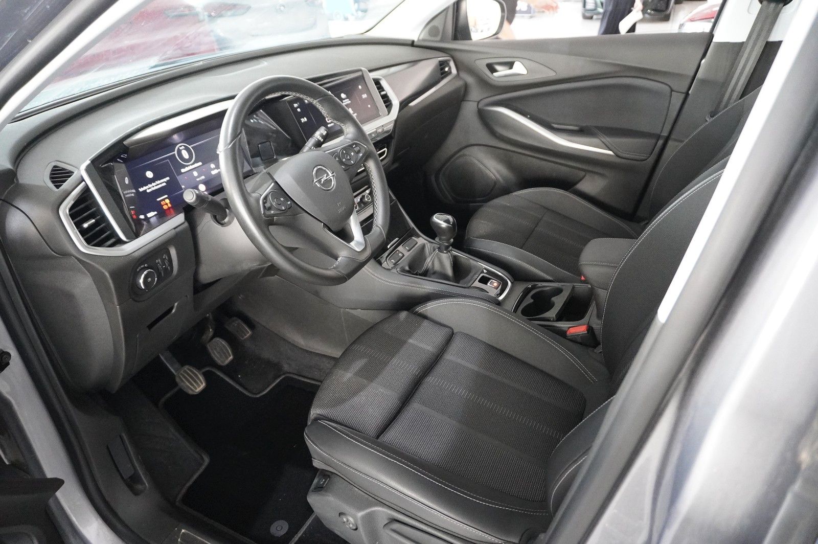 Fahrzeugabbildung Opel Grandland (X) 1.2T GS SPORT NAVI/LED/VIRT./DAB+