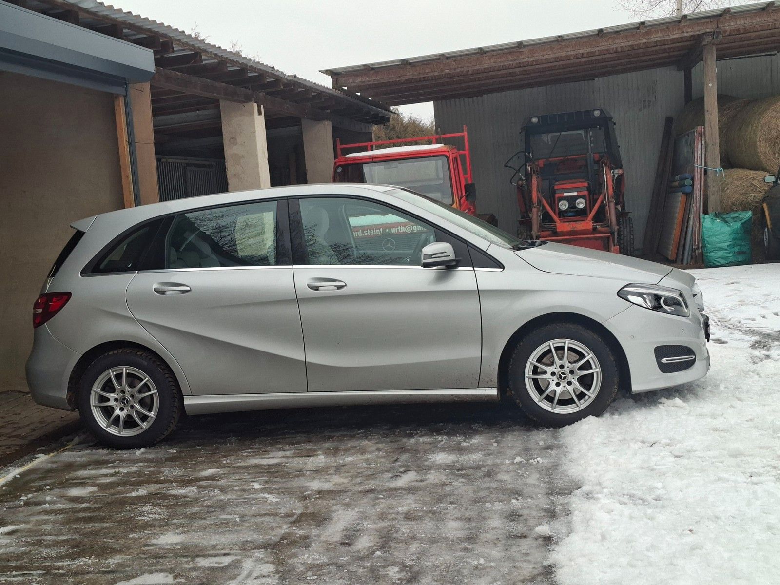 MERCEDES-BENZ B 180 DCT -