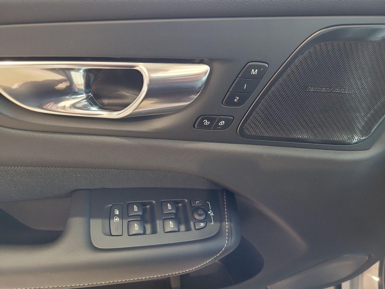 Volvo XC60 B5 (Benzin) Plus Dark AWD Automatik Navi, миниатюра 6