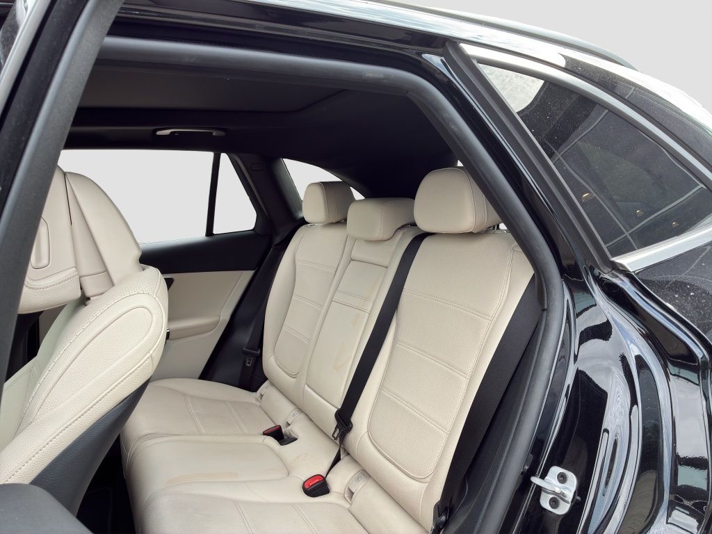 Fahrzeugabbildung Mercedes-Benz GLC 200 4MATIC PANO-SD*LED*EASY-PACK*AMBIENTE*