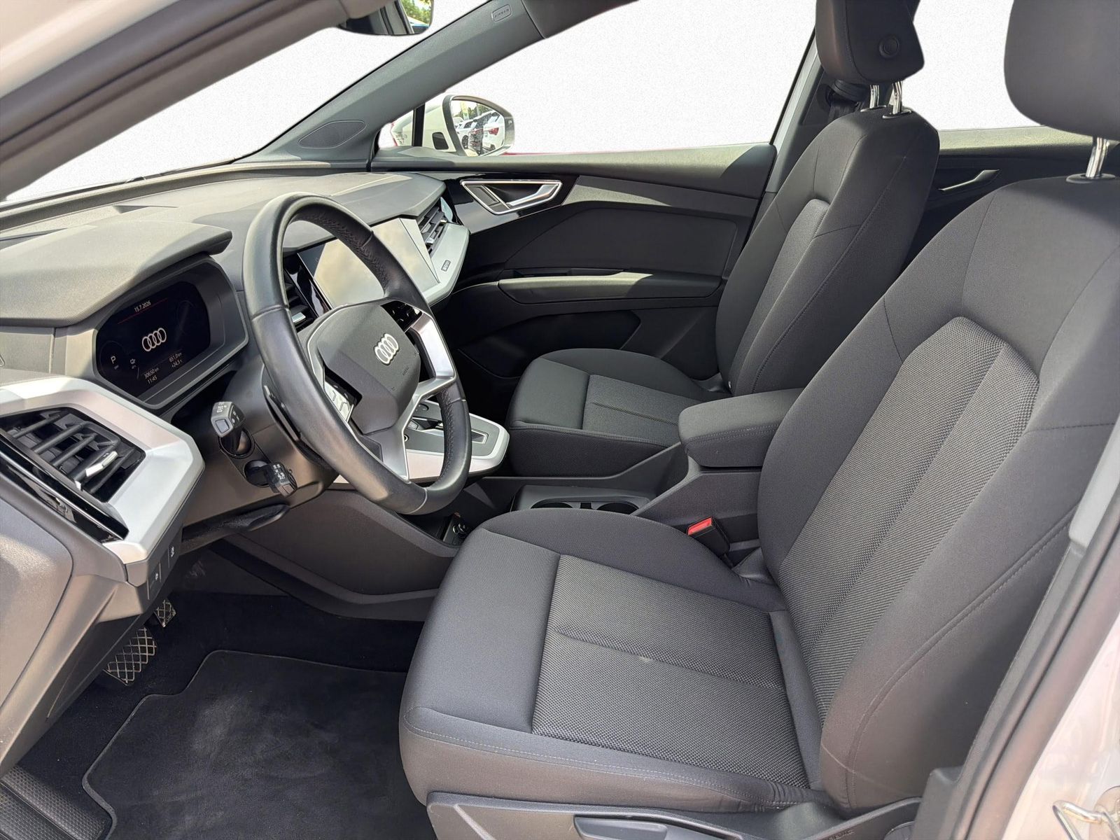 Audi Q4 e-tron 45 quattro NAVI - Assistenzpaket plus foto 8