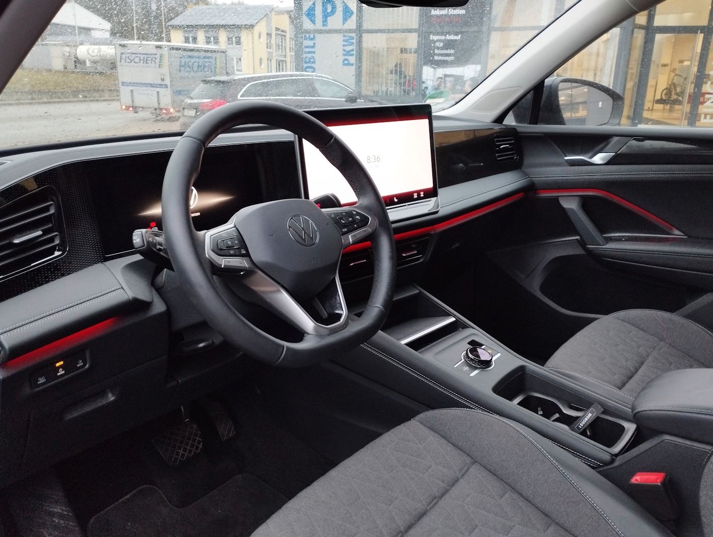 Fahrzeugabbildung Volkswagen Tiguan 1.5 eTSI Life NEU52T Matrix AHK Kamera AC