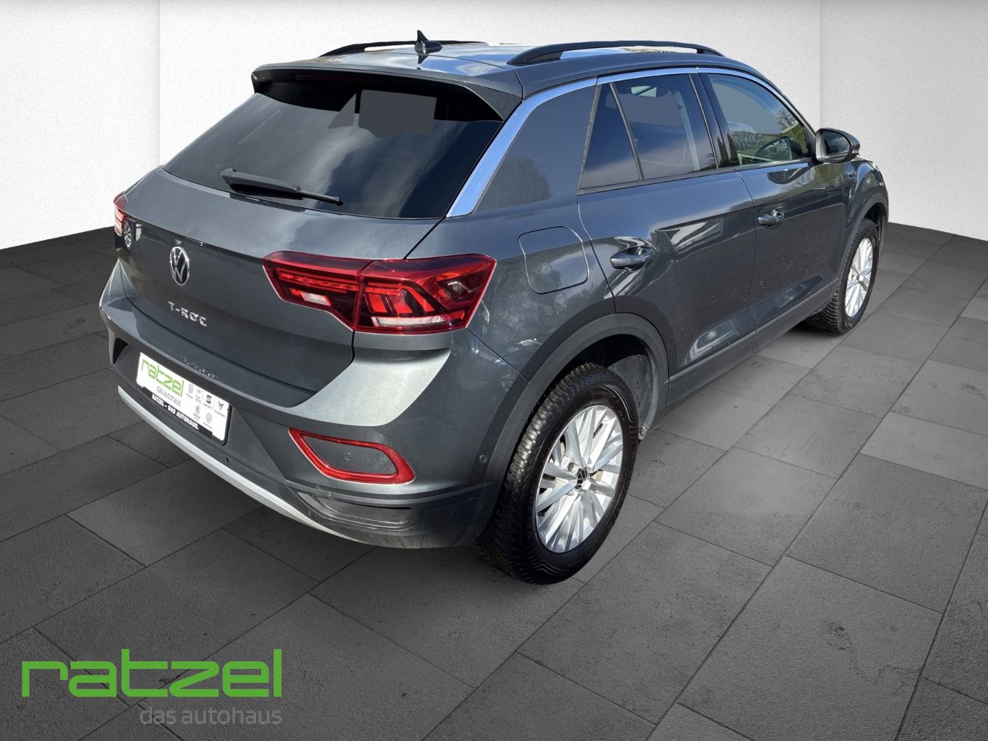Fahrzeugabbildung Volkswagen T-Roc 1.5 Life Digitales Cockpit LED DAB SHZ Par