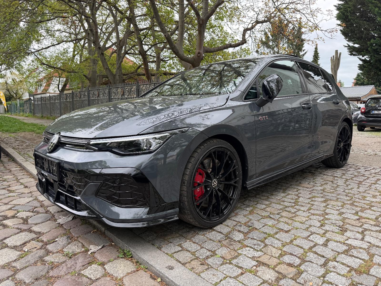 Volkswagen GTI Clubsport Akrapovic / Pano /Leder /360Cam